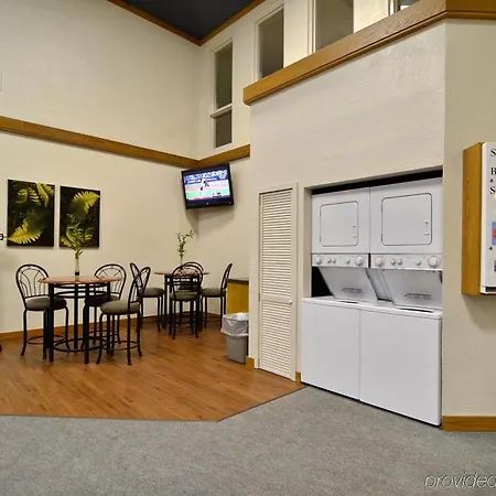 Greenstay Hotel & Suites Central 
